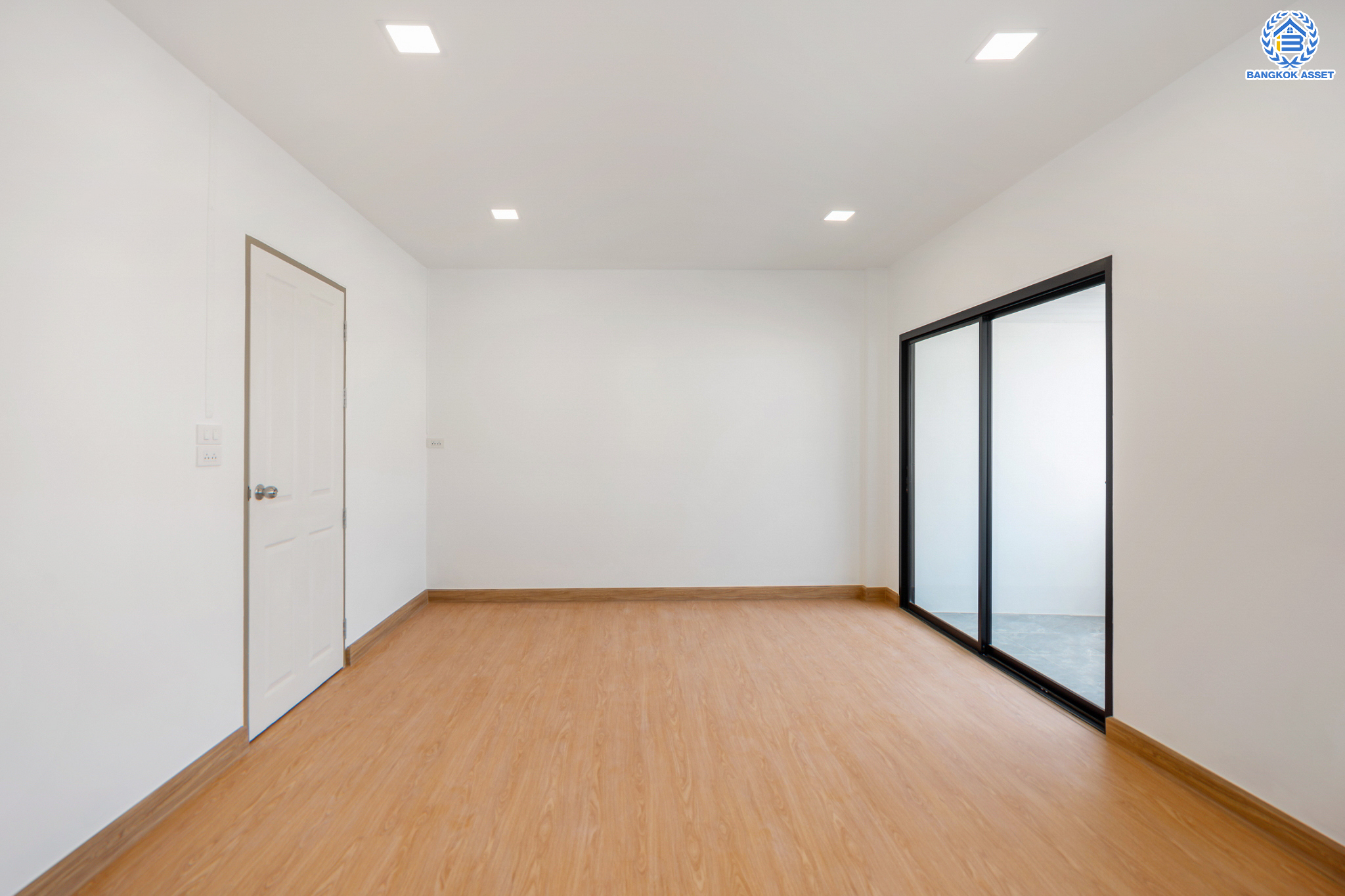 บ้านมือสองตกแต่งใหม่ ม.บ้านสวน5 กลางเมือง พิบูลย์สงคราม บ้านแฝด 3 ชั้น พร้อมอยู่ เนื้อที่ 32.9 ตร.ว. ฟังก์ชัน 4 ห้องนอน 3 ห้องน้ำ จอดรถได้ 2 คัน บนสุดยอดทำเล! เชื่อมถนนพิบูลย์สงคราม, วงศ์สว่าง, นครอินทร์ และติวานนท์ ใกล้จุดขึ้นทางด่วนศรีรัช-วงแหวนรอบนอก และรถไฟฟ้า "สถานีแยกติวานนท์"